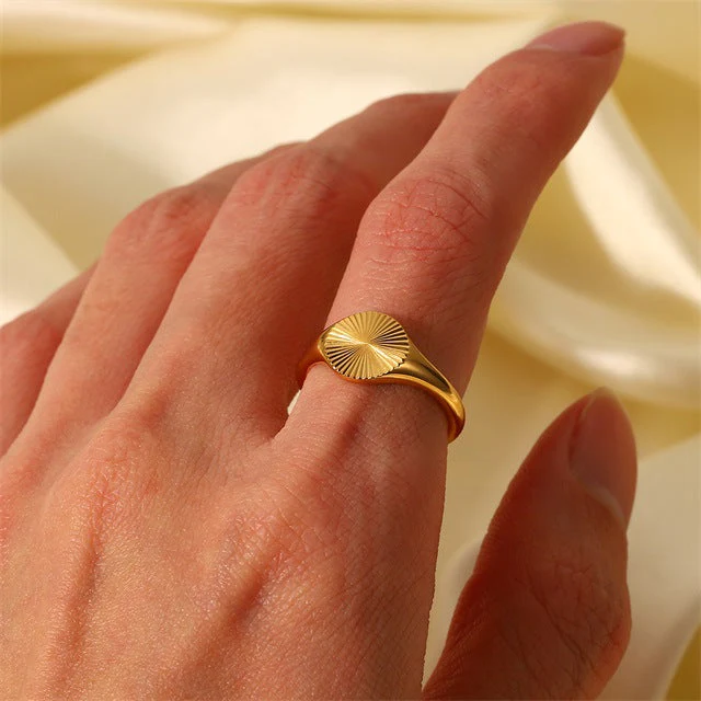 Cyna Gold Ring - Image 7
