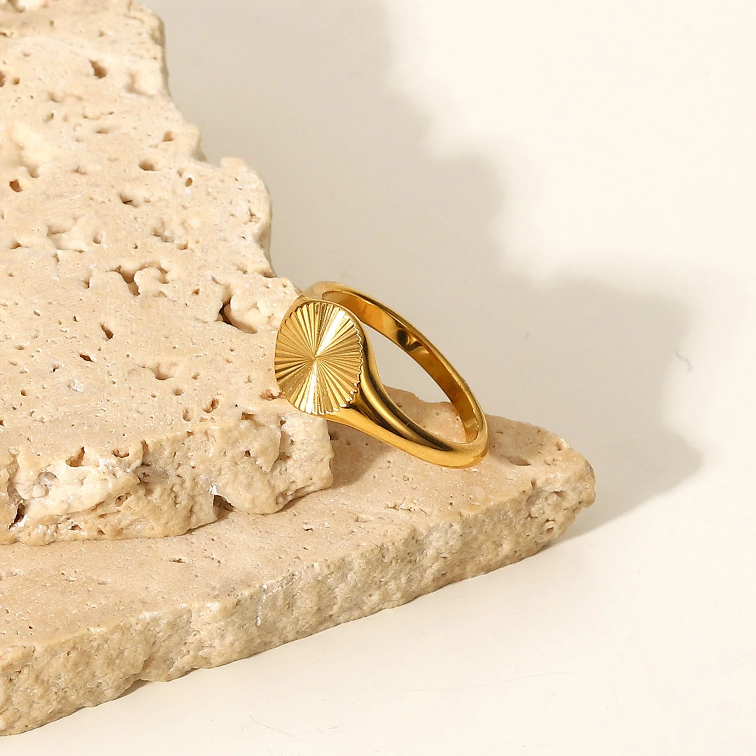 Cyna Gold Ring - Image 8