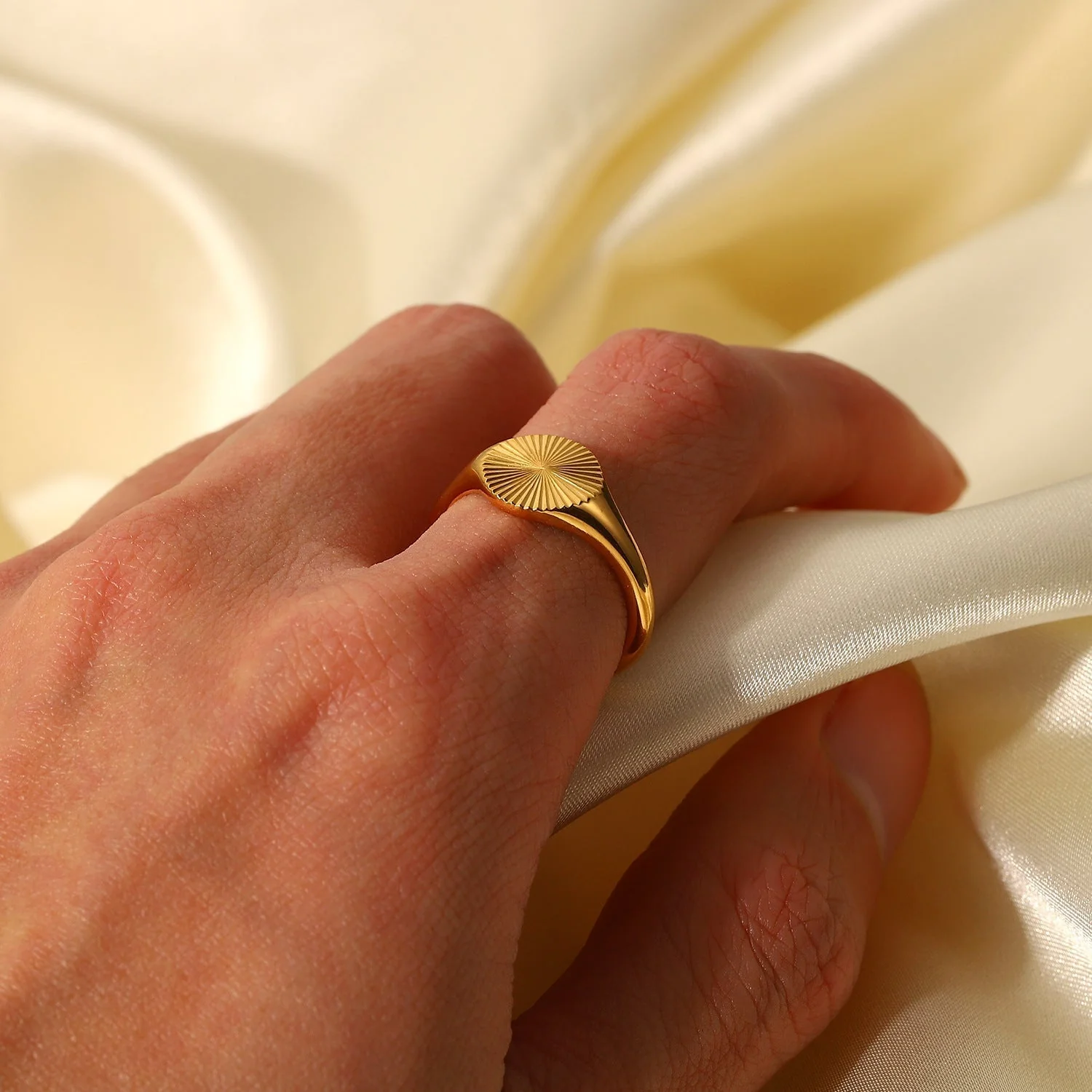 Cyna Gold Ring - Image 9