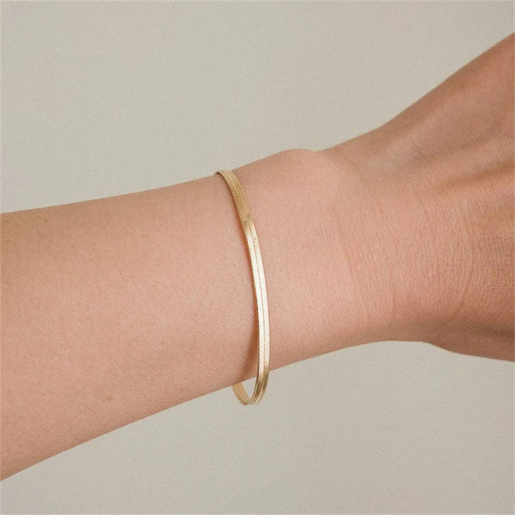 Vida Gold Herringbone Bracelet - Image 10