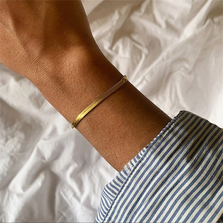Vida Gold Herringbone Bracelet - Image 12