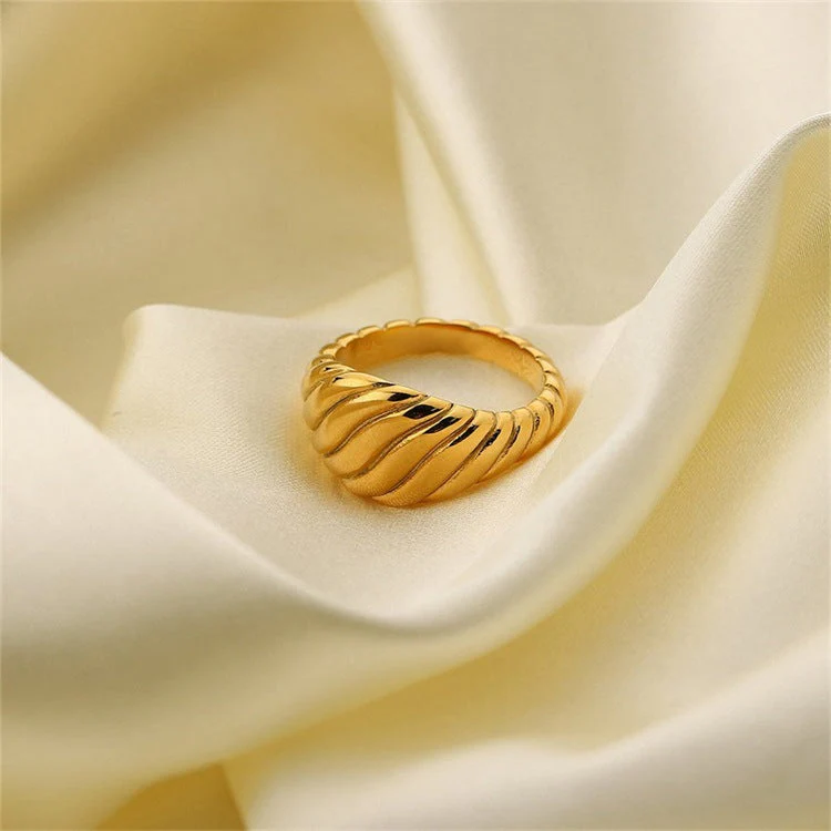Ylenna Gold Croissant Ring - Image 3
