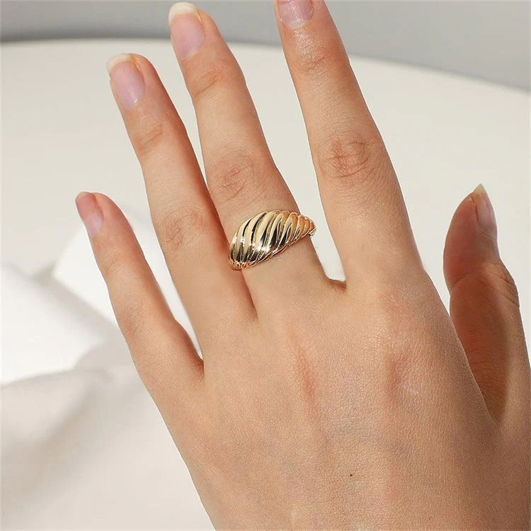 Ylenna Gold Croissant Ring - Image 5