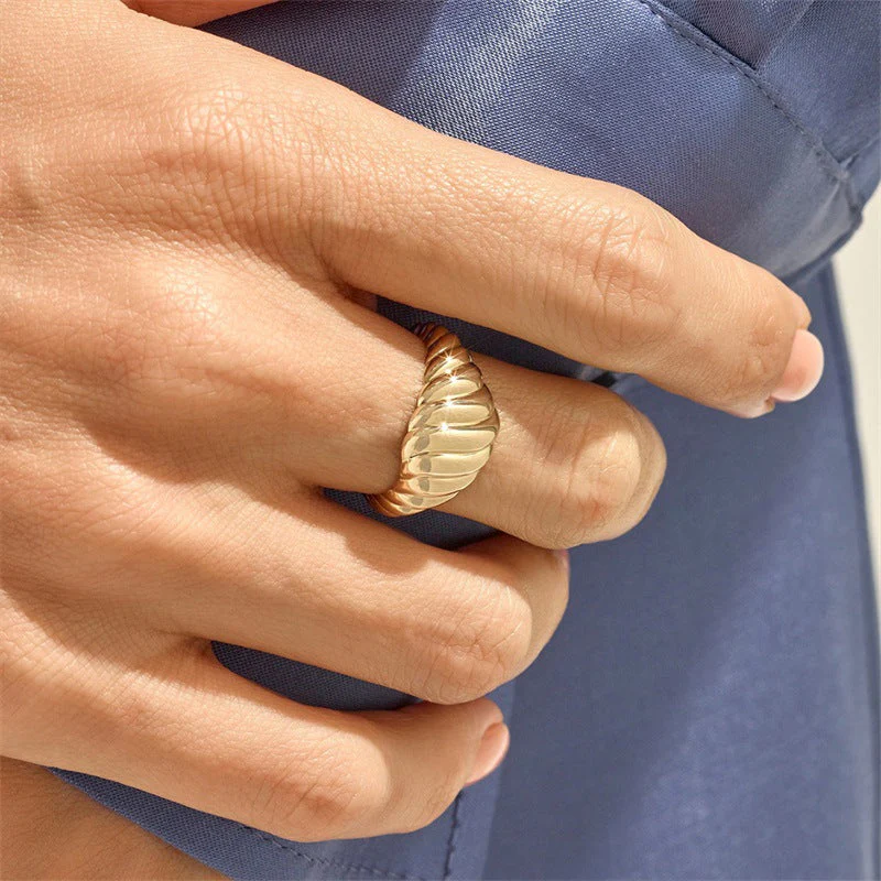 Ylenna Gold Croissant Ring - Image 7
